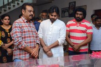 Pawan Kalyan Pays Homage To Vijaya Nirmala
